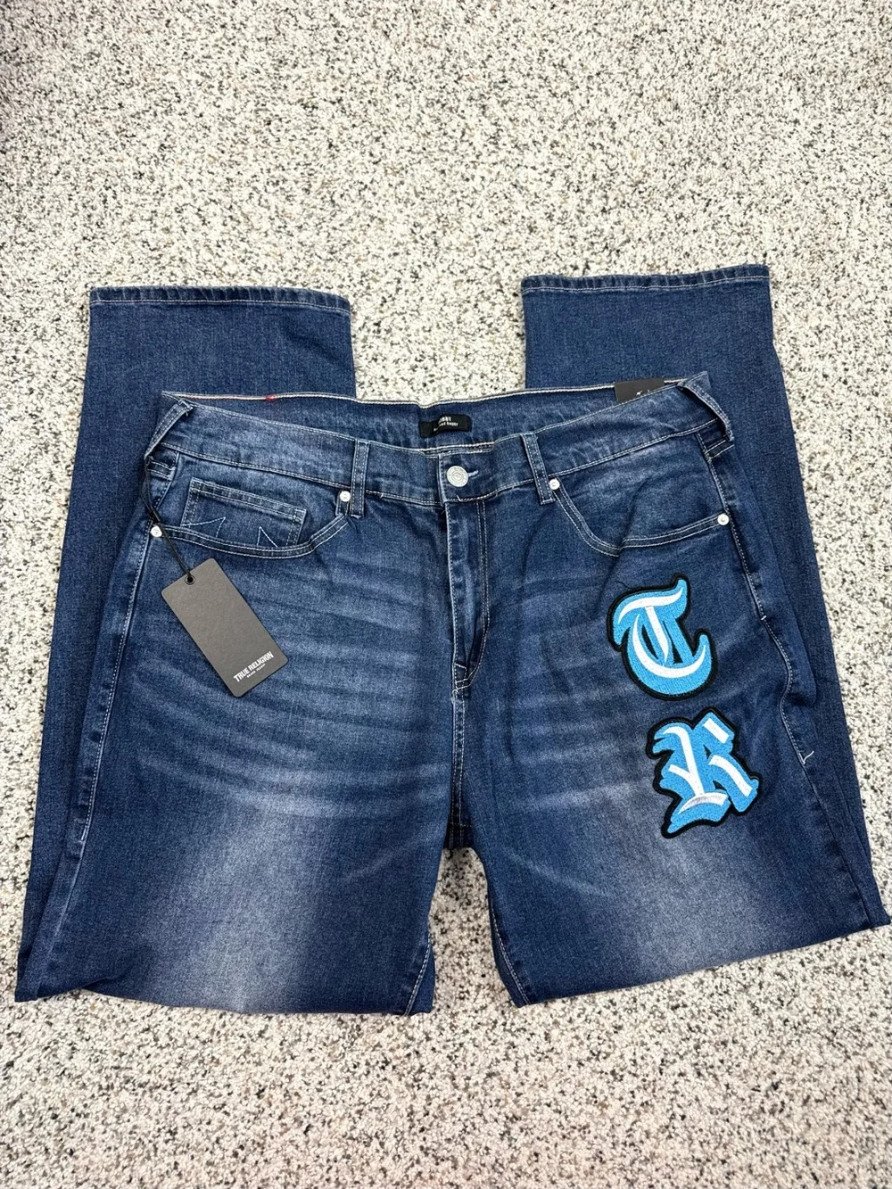 True Religion Bobby Jeans Mens 36 Relaxed Baggy Embroidered Patch Street Denim